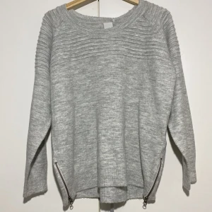 Tröja - Helt ny. Med tagg. Märke ICHI