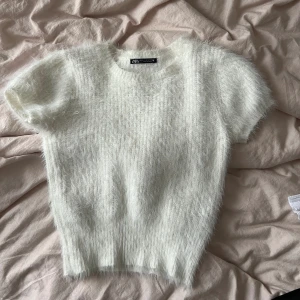 t-shirt  - stickad topp från zara, lite kortare i modellen