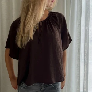 Topp - Super fin brun topp/blus från Lindex stl S (ej använd)💕