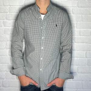 | Ralph Lauren skjorta | Storlek M | Bra skick | Pris 299 |