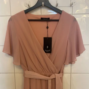 Ny klänning  - Helt underbar klänning! Stor i storleken