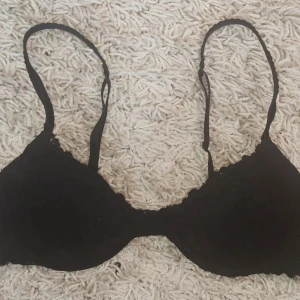 Svart bh  - Svart bh i fint skick 🌷 Stl 75B 