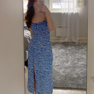 Sommarklänning  - Midiklänning med slit