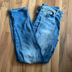 Säljer pga att jag växt ut jeansen. Nypris 600 bra skick från Jack&Jones säljer för 200