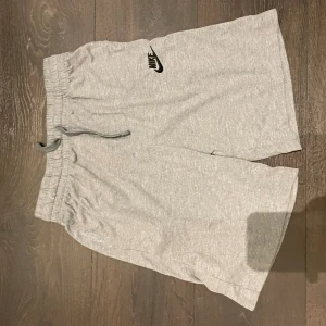 Nike shorts  - Nike shorts, helt ny skick knappt använda.