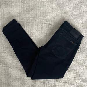 Hej! Säljer nu dessa supersnygga nudie jeans. Jeansen är i toppskick. W31 L32 men jeansen är uppsydda och passar W31 L30. 