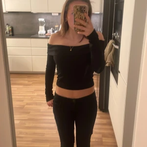 Stickad tröja  - Säljer denna supersnygga tröja från hm ❤️