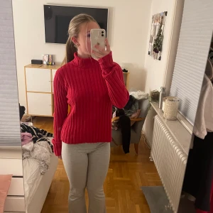 Röd polotröja  - Röd polotröja i storlek M