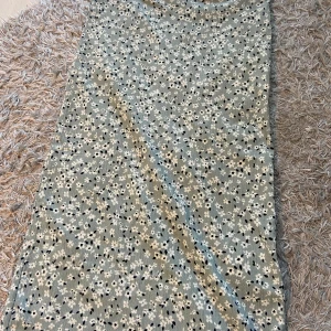 Ljusgrön långkjol ifrån lager 157 i storlek XS. - En jättefin kjol i bra skick. Knappt använd. 