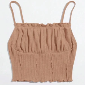 Beige ribbad linne - Använd en gång. Är i storlek S men passar även M då den är stretchig. Köp med bundle så kan du få något gratis som jag väljer ❤️ Köparen står för frakten ❤️