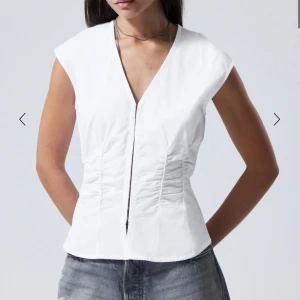 Weekday topp  - Helt oanvänd topp från Weekday 