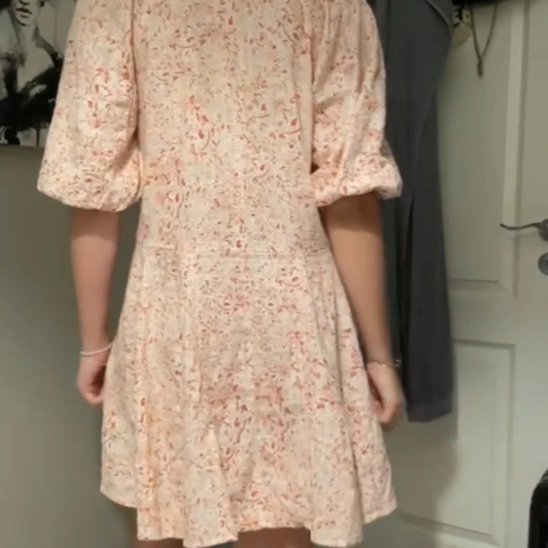 Blommig kortklänning - 90