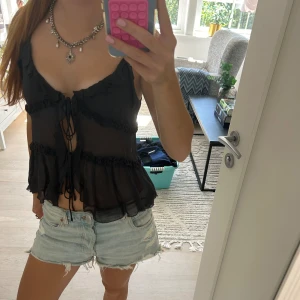 Topp zara - Jätte populär och efterfrågad topp från zara! Jätte cool och i super bra skick