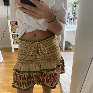 kjol - säljer denna kjol från zara med super fina mönster