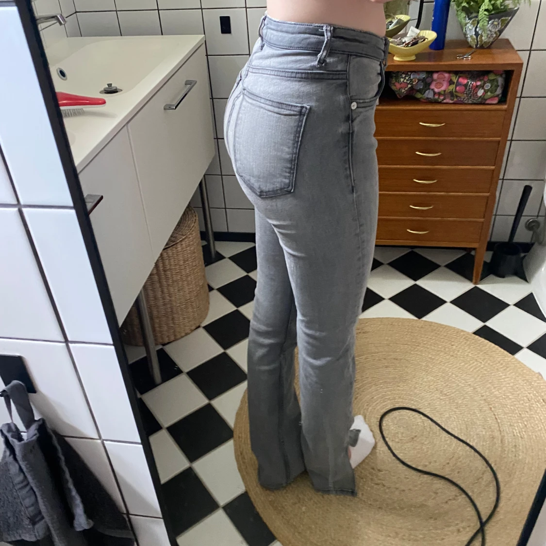 Grå jeans med slits - 70