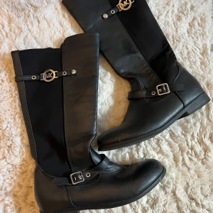 Stövlar - Stövlar som är sparsamt använda, fint skick!💕💕💕