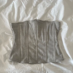 Skims outdoor corset  - Äkta skims korsett. Använd 1 gång. Köpt för 799 kr, slutsåld på hemsidan🌸