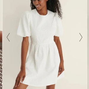 Klänning  - Helt oanvänd då klänningen inte kom till användning och prislapp på💗ordinariepris 549kr