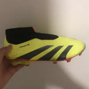 Elit fotbollskor som du behöver adidas pratitors 