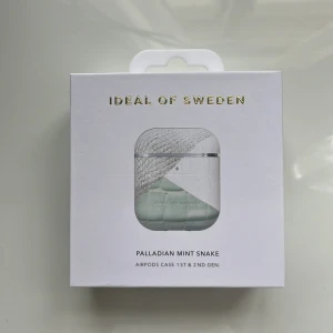 AirPods skal - AirPods skal från Ideal of sweden. Jättefint skal som skyddar och är snyggt. 