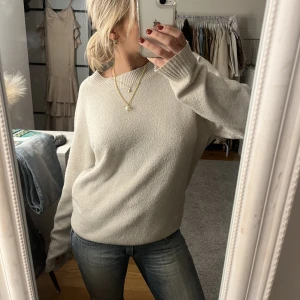 Stickad tröja  - Jättefin beige stickad tröja!!💞💞