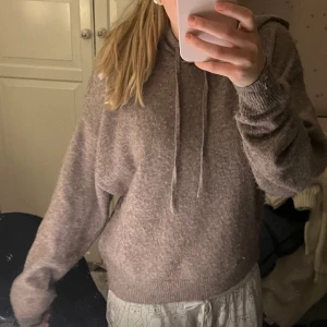 Stickad tröja  - Snygg stickad från Lindex. 