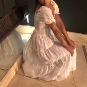 Cottagecore klänning - Sååå fin somrig klänning. Säljer för att den är för liten runt midjan😔 toppen skick! 