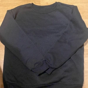 Sweater - En svart tjocktröja