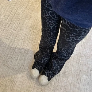Leopard jeans - Säljer dessa jätte snygga populära slutsålda jeansen från Calzedonia, alldrig använda och köpta för 600kr