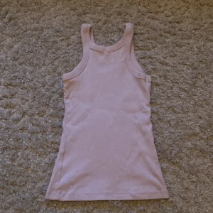 Super fint linne - Super snyggt linne från h&m storleken är XS jag andvänder inte den längre men annars är den super snygg🩷