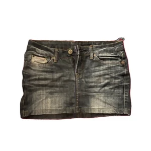 Minikjol - Använt ca 4-5 gånger, inga defekter💕