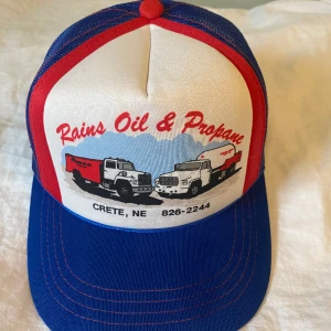 Vintage keps - Jätte fin vintage keps. Använt endast några gånger därför i bra skick⭐️Köpt för 250 kr, säljer för endast 100 kr. Passar alla storlekar!!!💕🌸