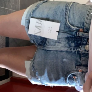 Zara jeans shorts - Ett par jätte fina jeansshorts från zara