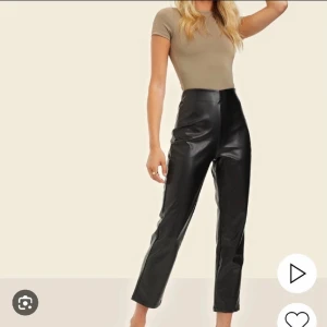 Skinnbyxor bianca x nelly - Skinnbyxor från bianca x nelly. Lite kortare i modellen och i bra skick