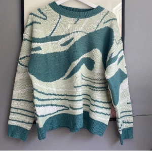 Stickad tröja  - Super fin stickad tröja, super fint skick och endast använd fåtal gånger, köpt här på plick!  Storlek - S Pris - 150kr