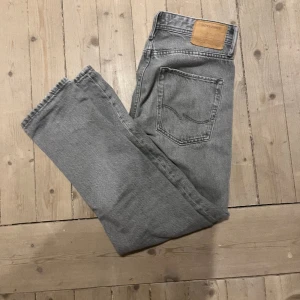 Jack & Jones Jeans - Här säljer jag dessa skit snygga Jack&Jones jeansen i riktigt bra skick. 9/10.  Ny pris är 599kr