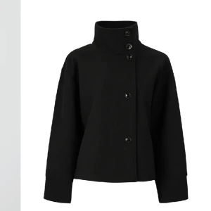 jacka  - Superfin kappa/jacka ifrån Gina tricot i str xxs men stor i str o passar mig som vanligtvis har xs/s🥰nypris 600 (skriv privat för fler bilder) 