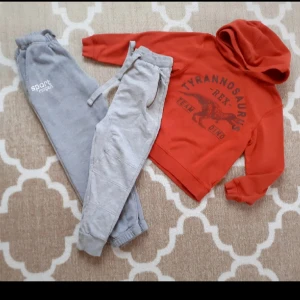 Klädpaket 122 128 - de har några platser