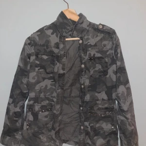 Militärjacka - Passar XXS/XS! SÄLLAN ANVÄND 