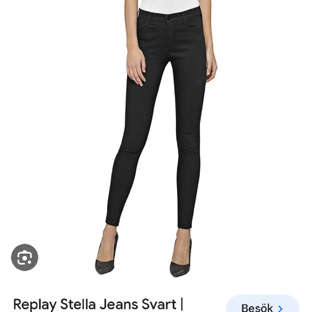 Replay jeans i tight modell. Modellen heter Stella. Snyggt till stövlar eller klackar. Använd få gånger då jag föredrar att bära kostymbyxor.. Jeans & Byxor.