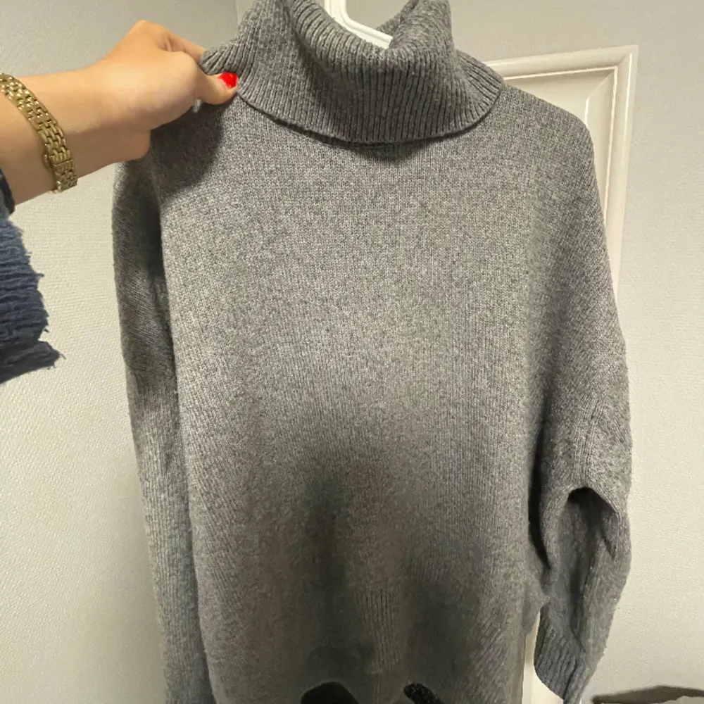 Mysig grå stickad tröja med polokrage från H&M, Storlek S💕. Stickat.