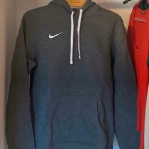 Nike hoodie - Knappt använd 