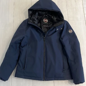 Colmar jacka - Säljer denna Colmar jacka i storlek 48 vilket motsvarar S/M, Perfekt jacka inför våren eller till skidresan och är i bra skick, Vid frågor är det bara att skriva. pris kan diskuteras 