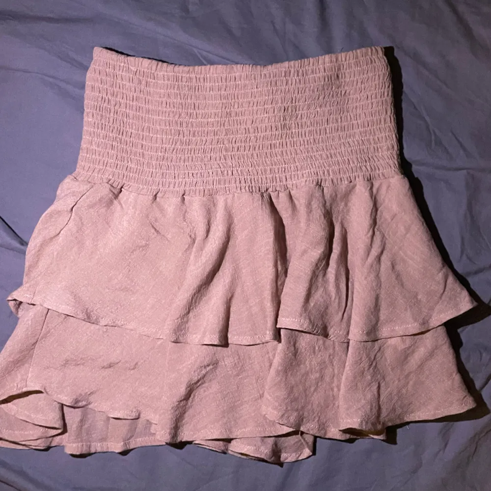 En jätte fin sommar kjol från shein, oanvänd för är inte min stil. Köpare står för frakt. Färgen är mer som första bilderna . Kjolar.