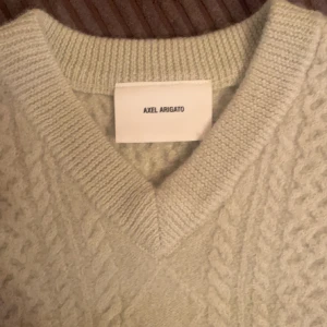 Axel Arigato väst - Helt ny! Aldrig använt, köpte den för 1500kr.  Storlek S passar M också