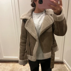 Jacka  - Säljer denna jätte söta vår jackan!!!💕💕