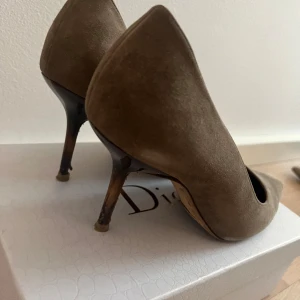 Skor boots  - Färg- grå.  Storlek 37.   Använt sparsamt. 