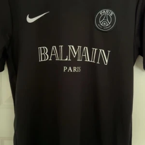 Balmain Psg tröja - Psg x balmain tröja som har använts ett fåtal gånger, inga fläckar eller defekter såklart