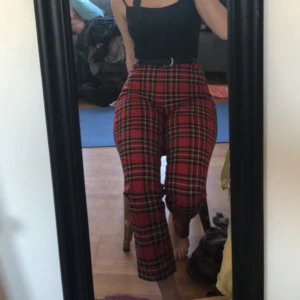 Punk byxor - Punk byxor i bra kvalitet och sitter snyggt i midjan. Säljer för de inte passar mig längre.