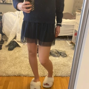 Mörkblå kjol - Mörkblå kjol från Kappahl, barnstorlek men passar mig som har S!!